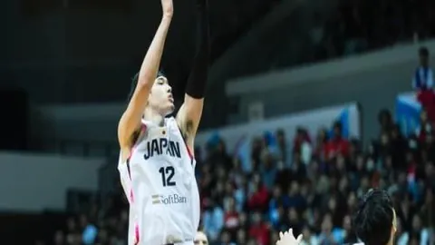 国足对阵澳大利亚半场战况：控球率42%，射门2比5，0-2落后无进球